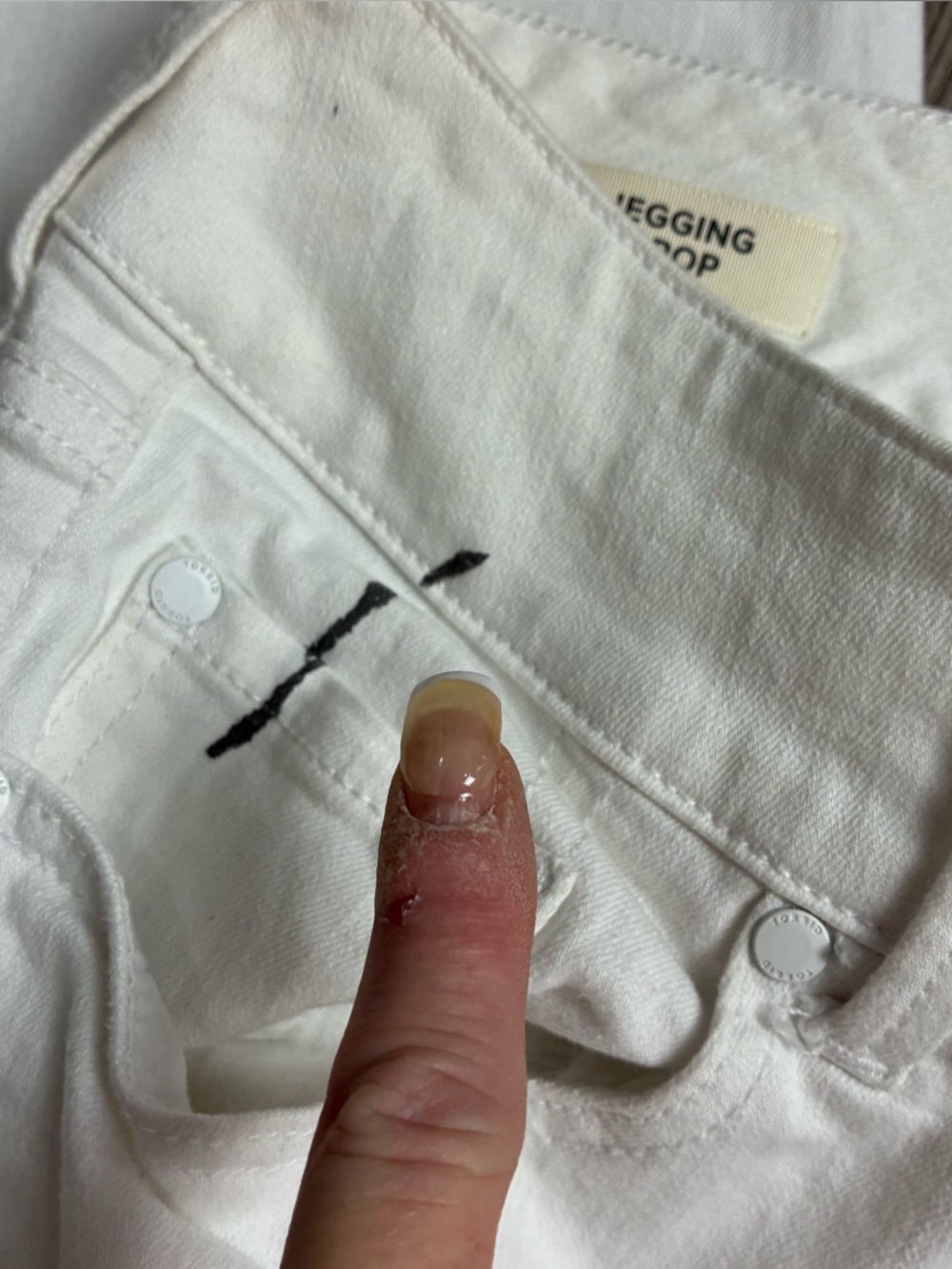 🤍 Torrid Denim Jegging Crop Distressed White Jeans Size 20 - Picture 8 of 12